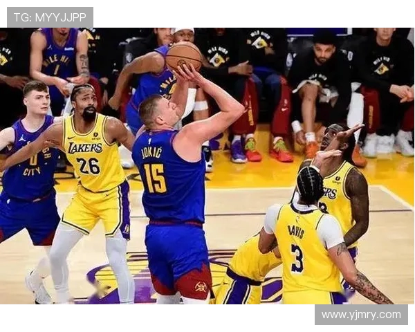 勇士与湖人激战正酣腾讯直播全程呈现精彩对决不容错过